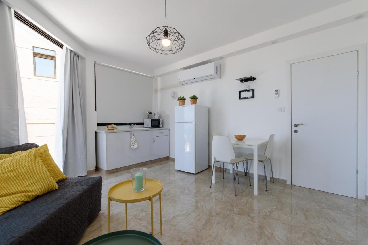Studio & Apartments On The Beach By Aspentlv Τελ Αβίβ Εξωτερικό φωτογραφία